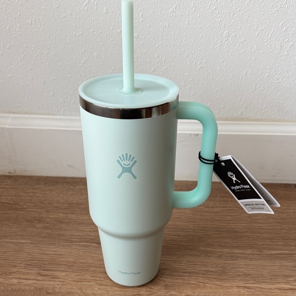 Hydro Flask Light Green Tumbler with Straw